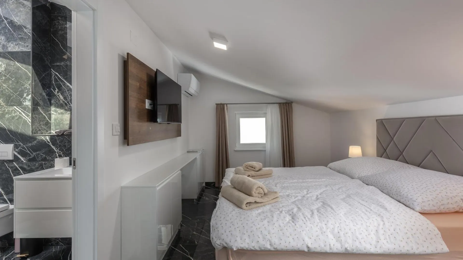 Pool Apartments With Sea View - Happy Rentals Crikvenica