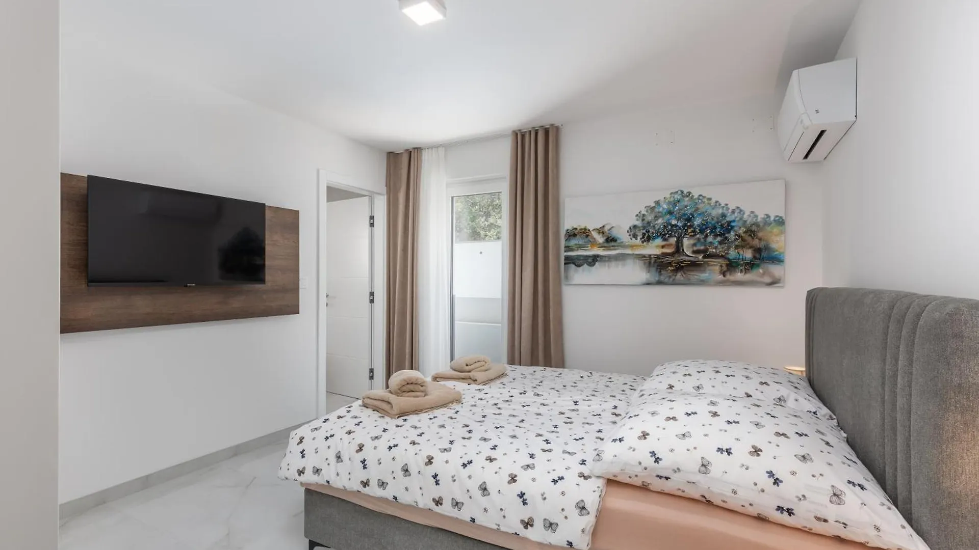 Pool Apartments With Sea View - Happy Rentals Crikvenica